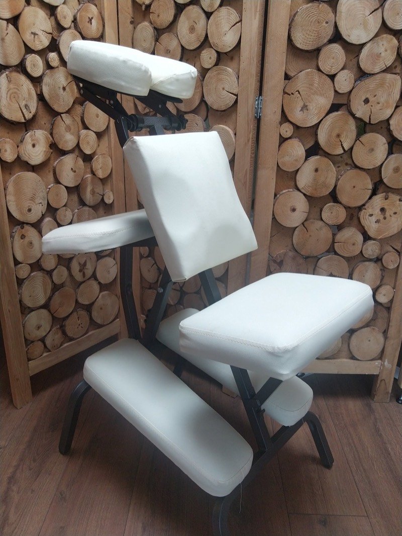 Chaise ergonomique d'Amma crânien au cabinet de Don